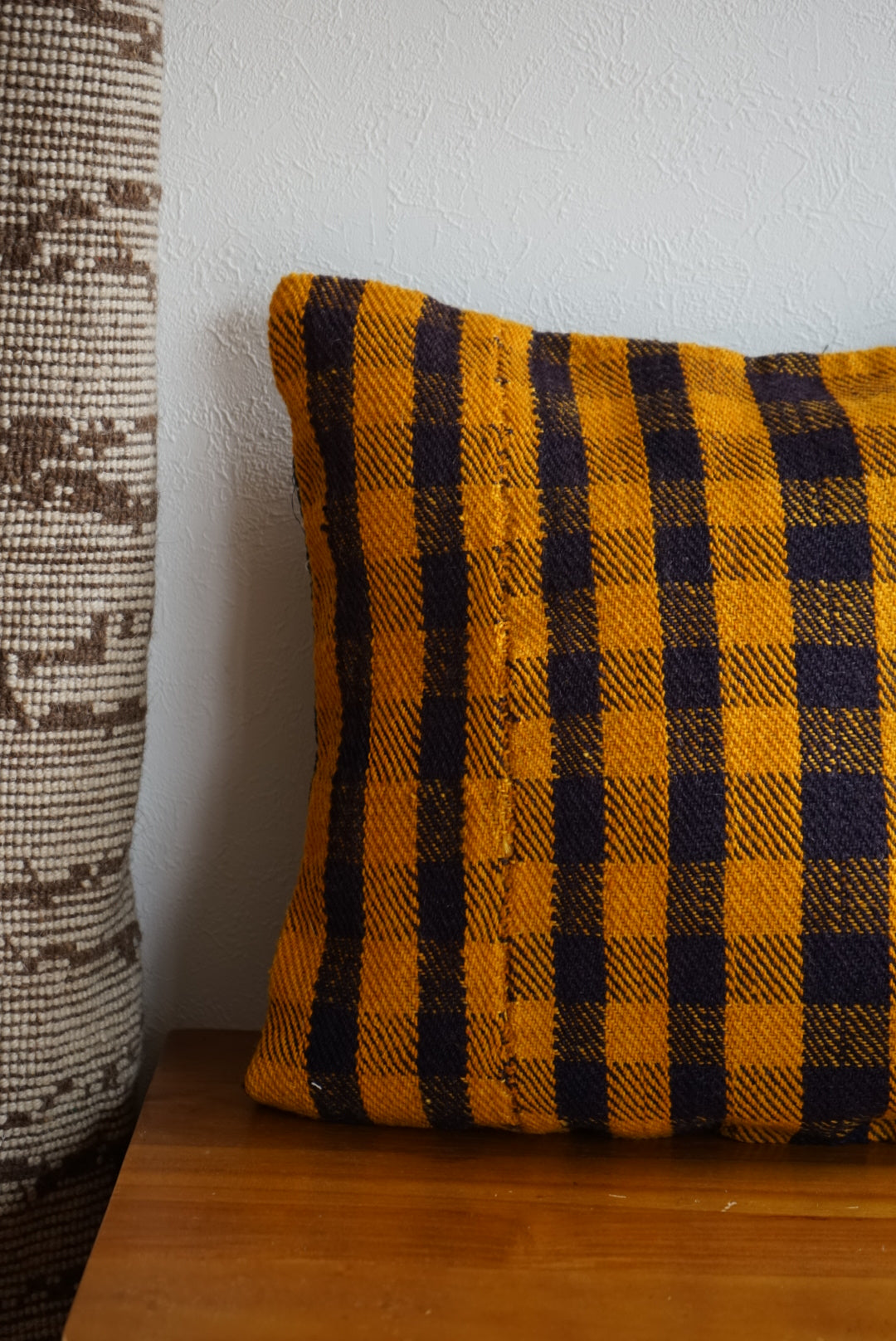 Türkiye Old Kilim Cushion Cover Yellow , Navy Checker Design 45 × 45 cm No.TR25530 / 国内送料無料・羊毛手織りキリム