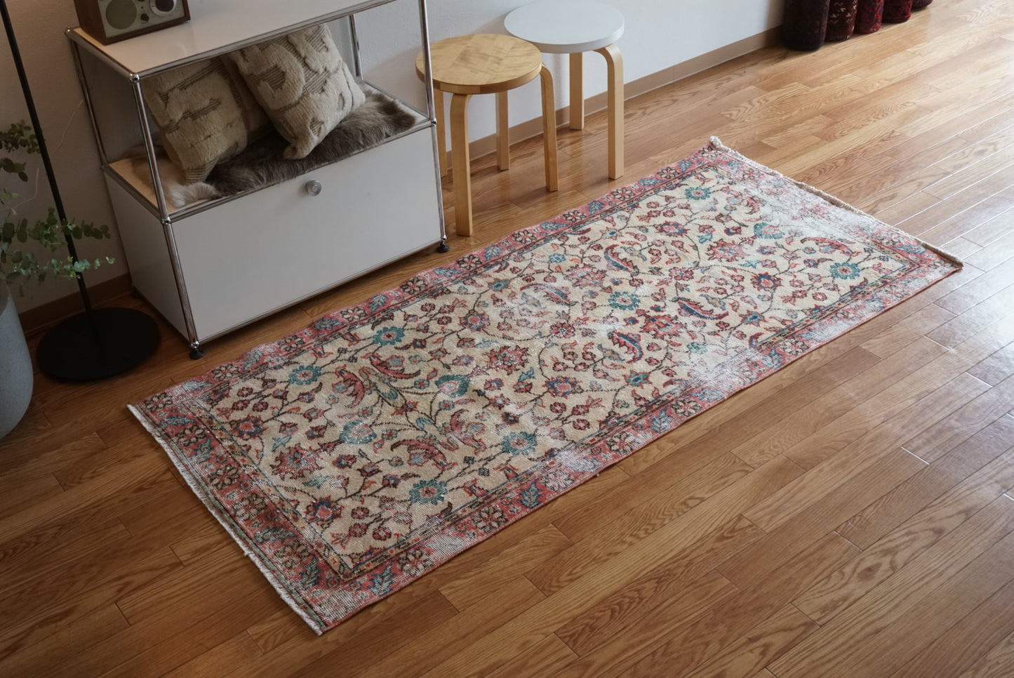 Türkiye Old Isparta Beige , Rose Pink , Emerald Green Floral 1970年代 194 × 92 cm No.TR25451 / 国内送料無料