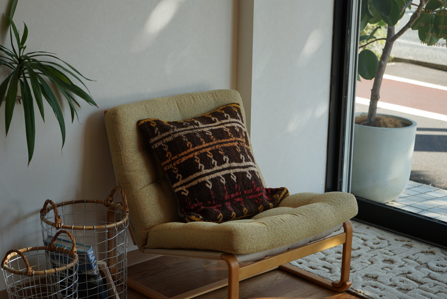 Türkiye Old Kilim Cushion Cover Brown Tribal Design 50 × 50 cm No.TR25555 / 送料無料・羊毛手織りキリム