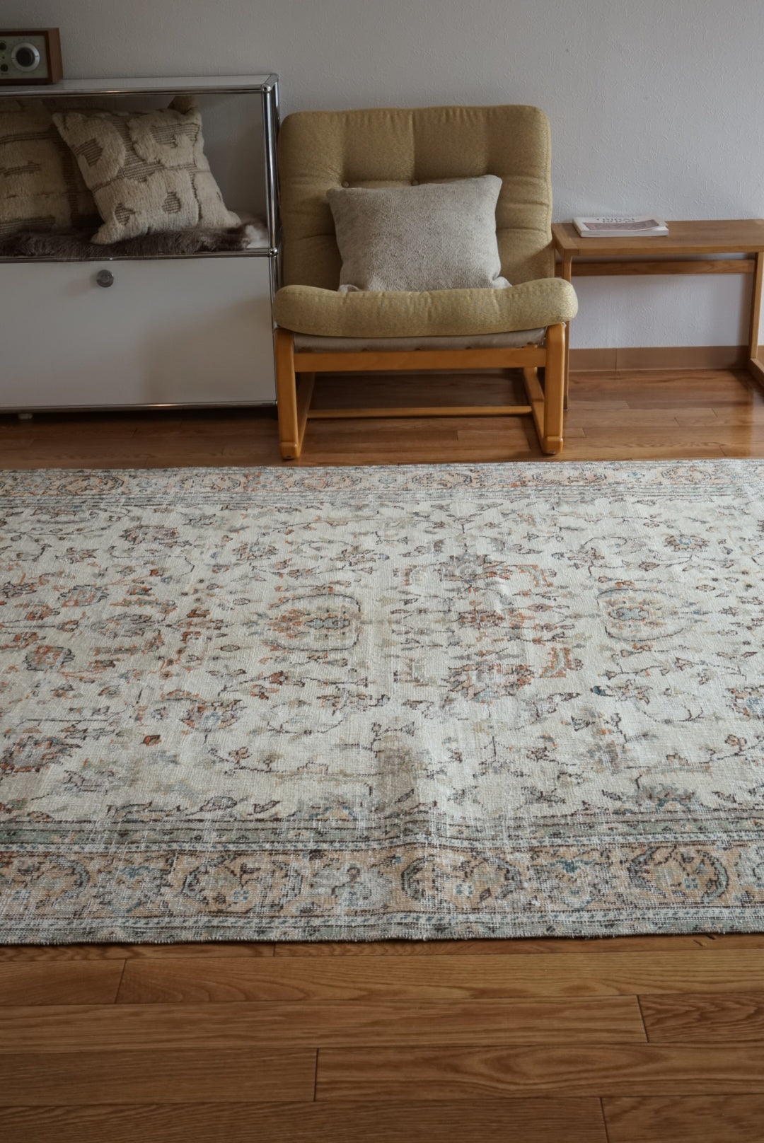 Türkiye Old Isparta Ivory , Orange Flower 1970年代 242 × 164.5 cm No.TR25504 / 国内送料無料