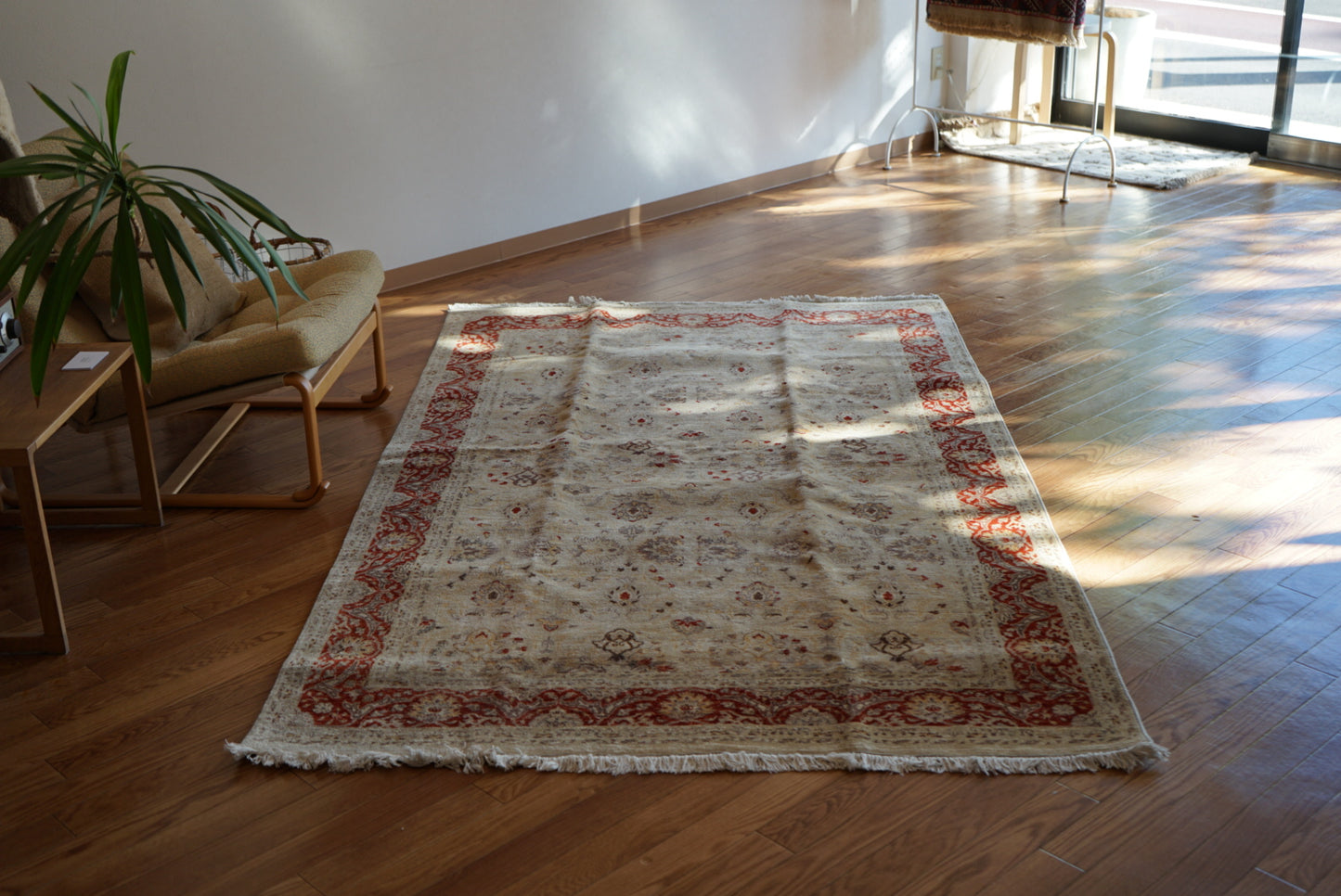 Türkiye Old Anatoria Beige , Red 1960年代 222 × 136 cm No.TR25551 / 国内送料無料・羊毛手織り絨毯
