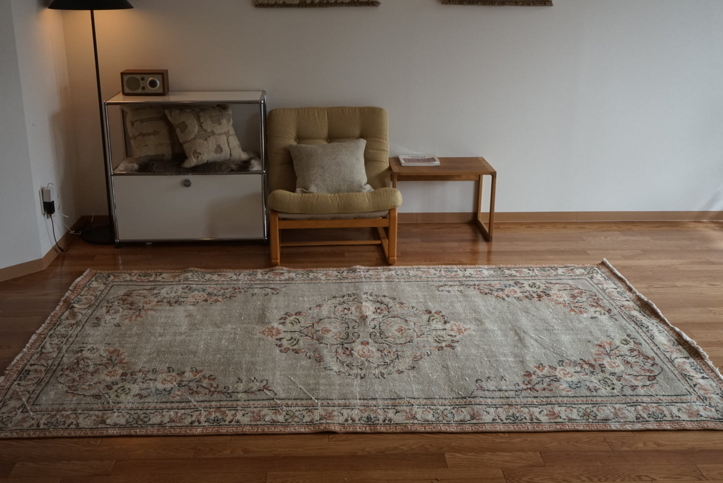 Türkiye Old Isparta Sage Green Flower Medallion 1970年代 248 × 148.5 cm No.TR25511 / 国内送料無料・羊毛手織り絨毯