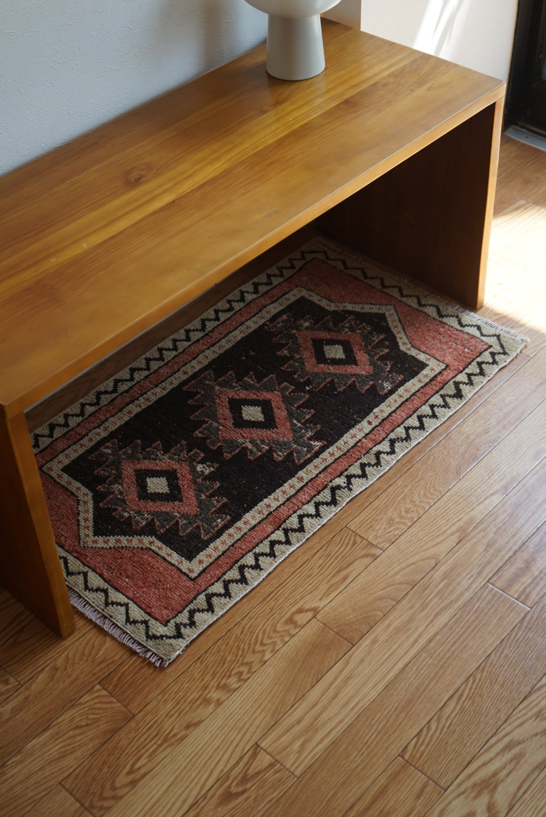 Türkiye Old Oushak Pink , Black 1970年代  89 × 51 cm No.TR25410