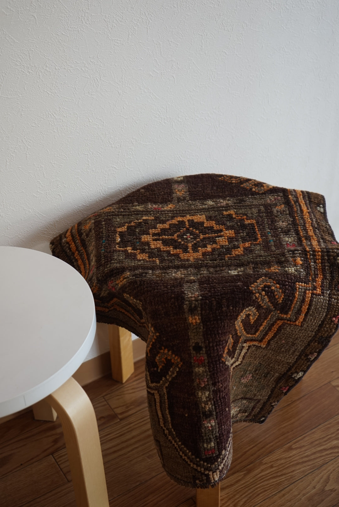 Türkiye Old Oushak Brown , Orange Medallion 1970年代 80.5 × 50 cm No.TR25415