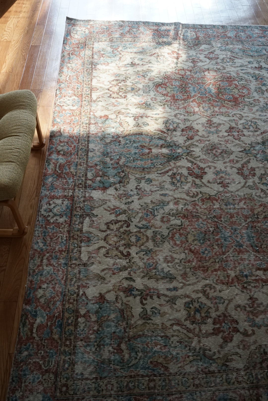 Türkiye Old Isparta Beige , Bric Red , Saxe Blue Flower 1970年代 286 × 189 cm No.TR25506 / 国内送料無料・羊毛手織り絨毯