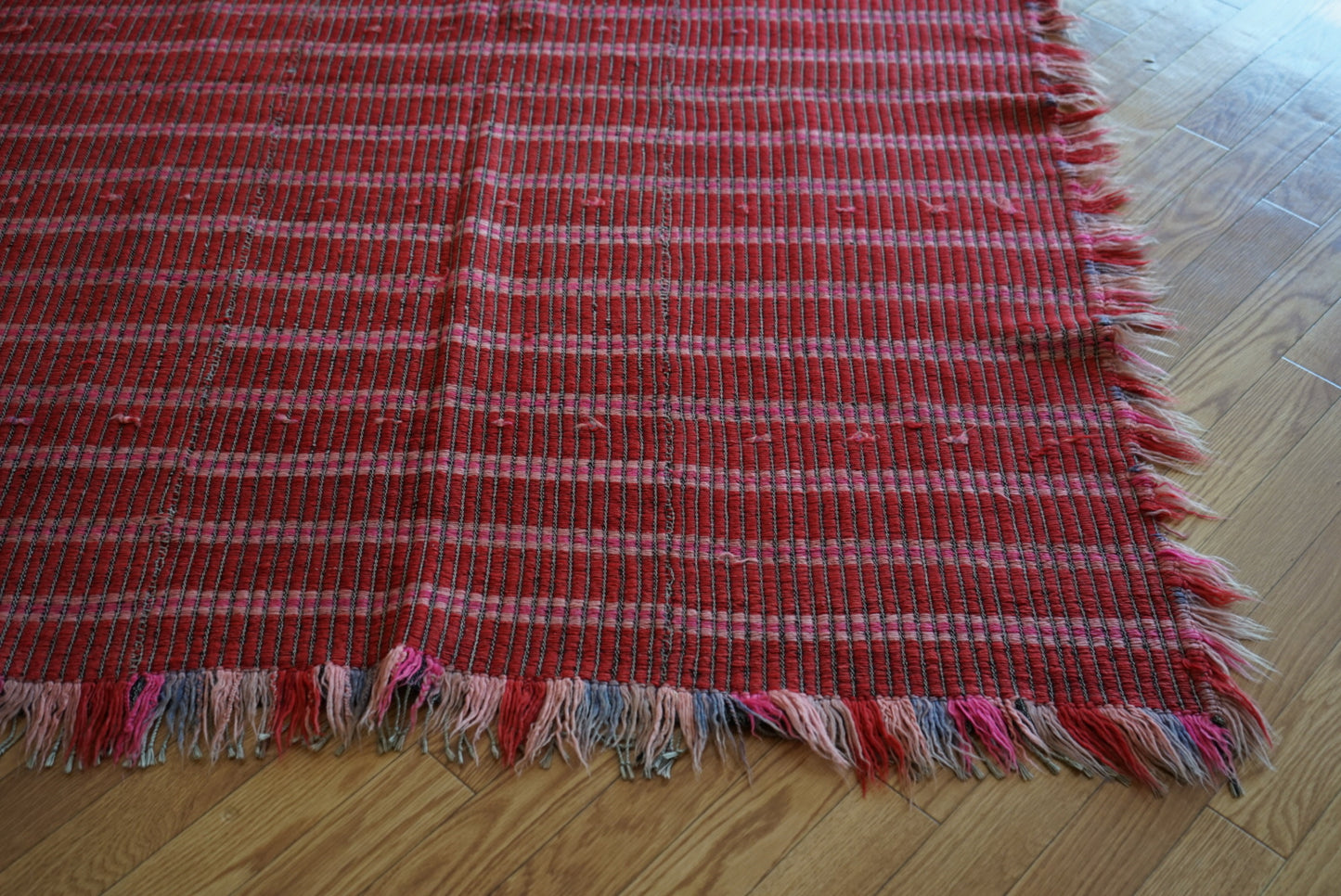 Türkiye Old Kilim Shaggy Pink , Red 1960年代 195 × 144 cm No.TR25546 / 国内送料無料・羊毛手織りキリム