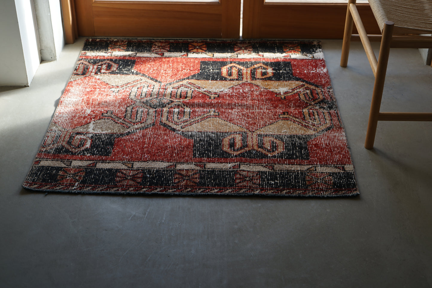 Türkiye Old Oushak Red Small Size 1970年代 103.5 × 102.5 cm No.TR25222