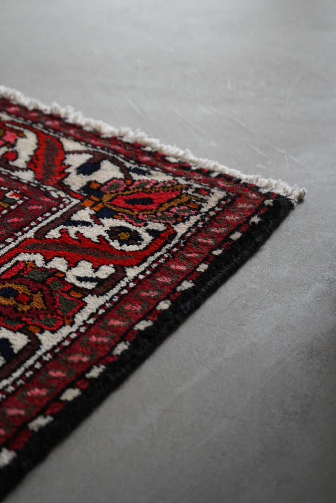 IRAN OLD BAKHTIARI 
SAMAVARI 1950年代 150 × 107 cm / 4'9 × 3'5" ft