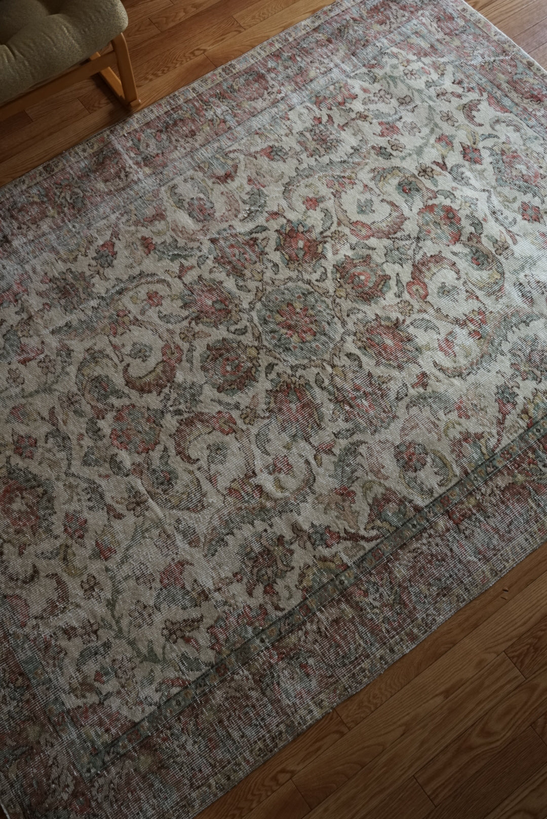 Türkiye Old Isparta Medallion Beige , Green , Rose Red 1960年代 231 × 165 cm No.TR25477 / 国内送料無料・羊毛手織り絨毯