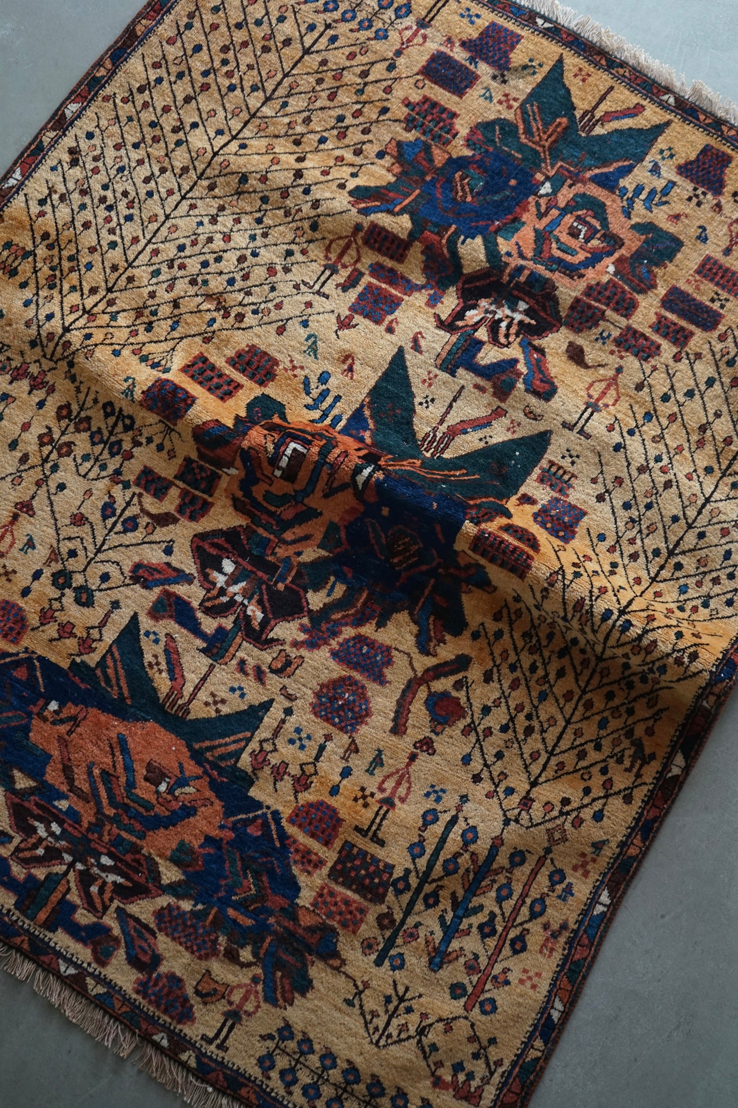 店頭販売 IRAN ANTIQUE QASHQAI SHIRAZ NEYRIZ 1770年代 114 × 129 cm