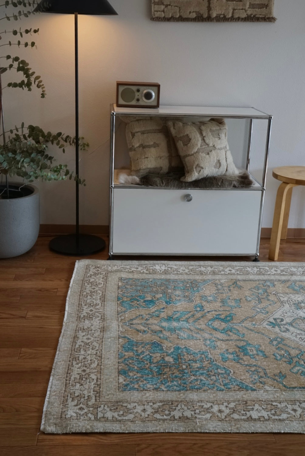 Türkiye Old Oushak Beige , Blue , Medallion 1960年代 227 × 132cm No.TR25454