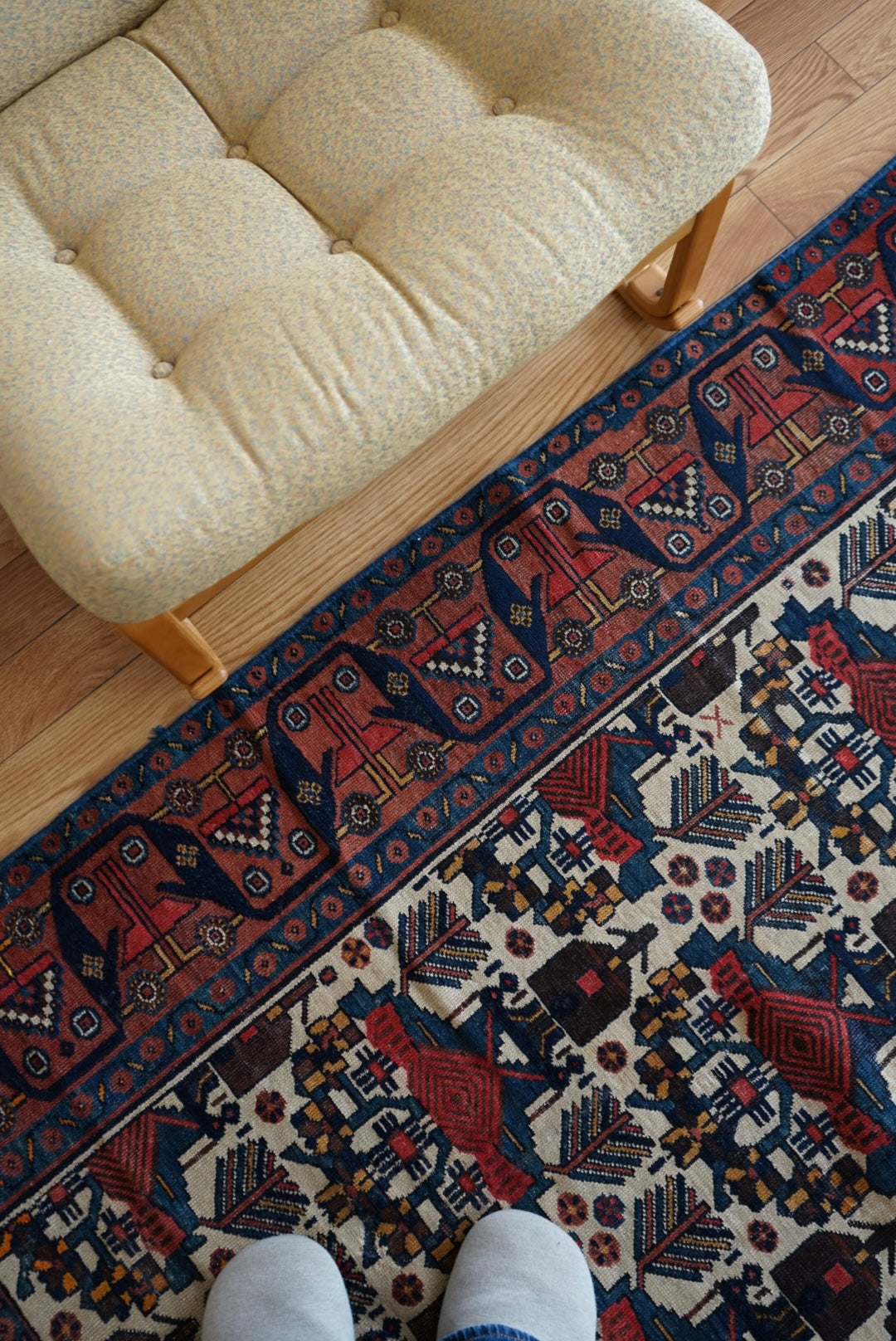 店頭販売 IRAN ANTIQUE BAKHTIARI GAVAN BUSHES
1870年代 185.5 × 146 cm