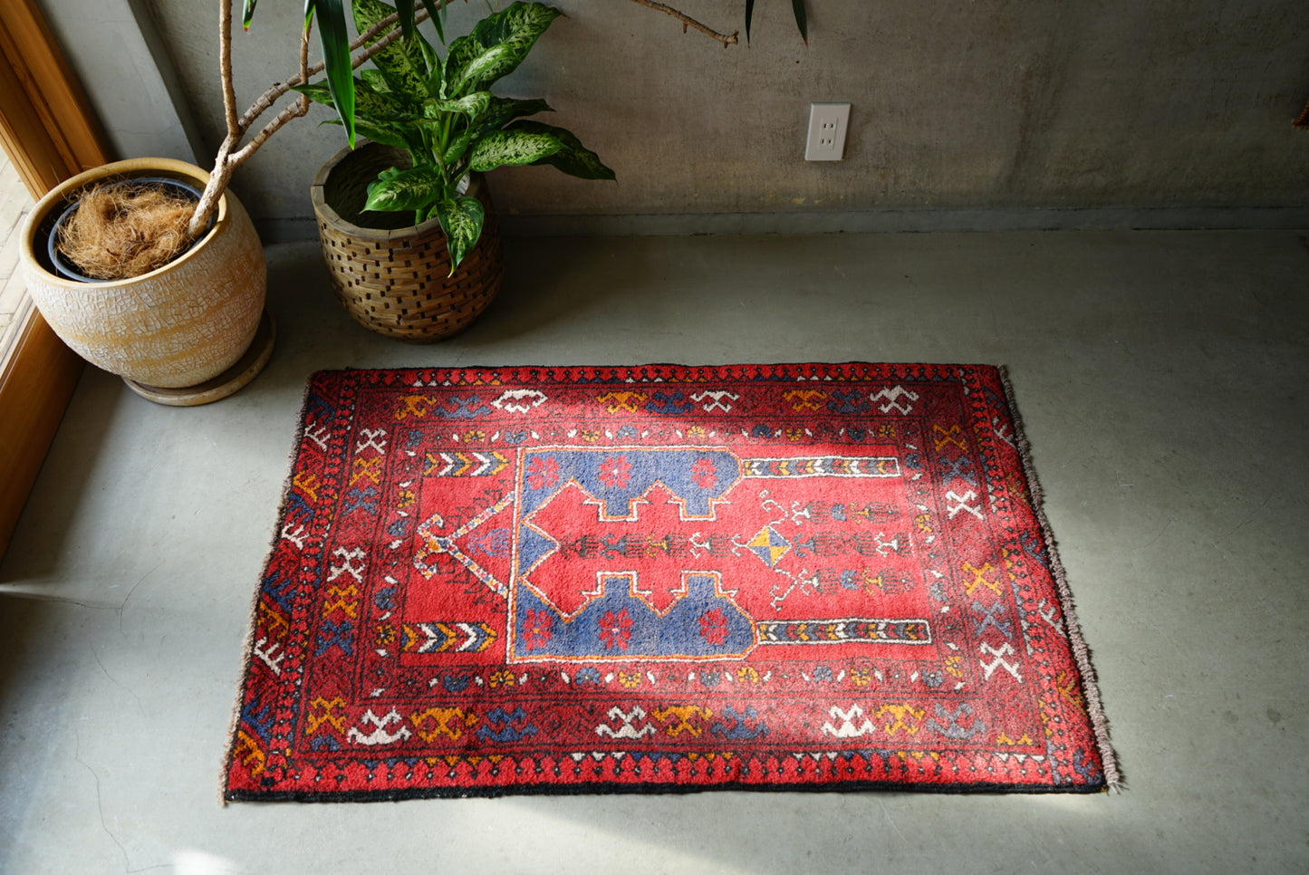 AFGHANISTAN VINTAGE TURKMEN PRAYER RUG 1980年代 124 × 76 cm