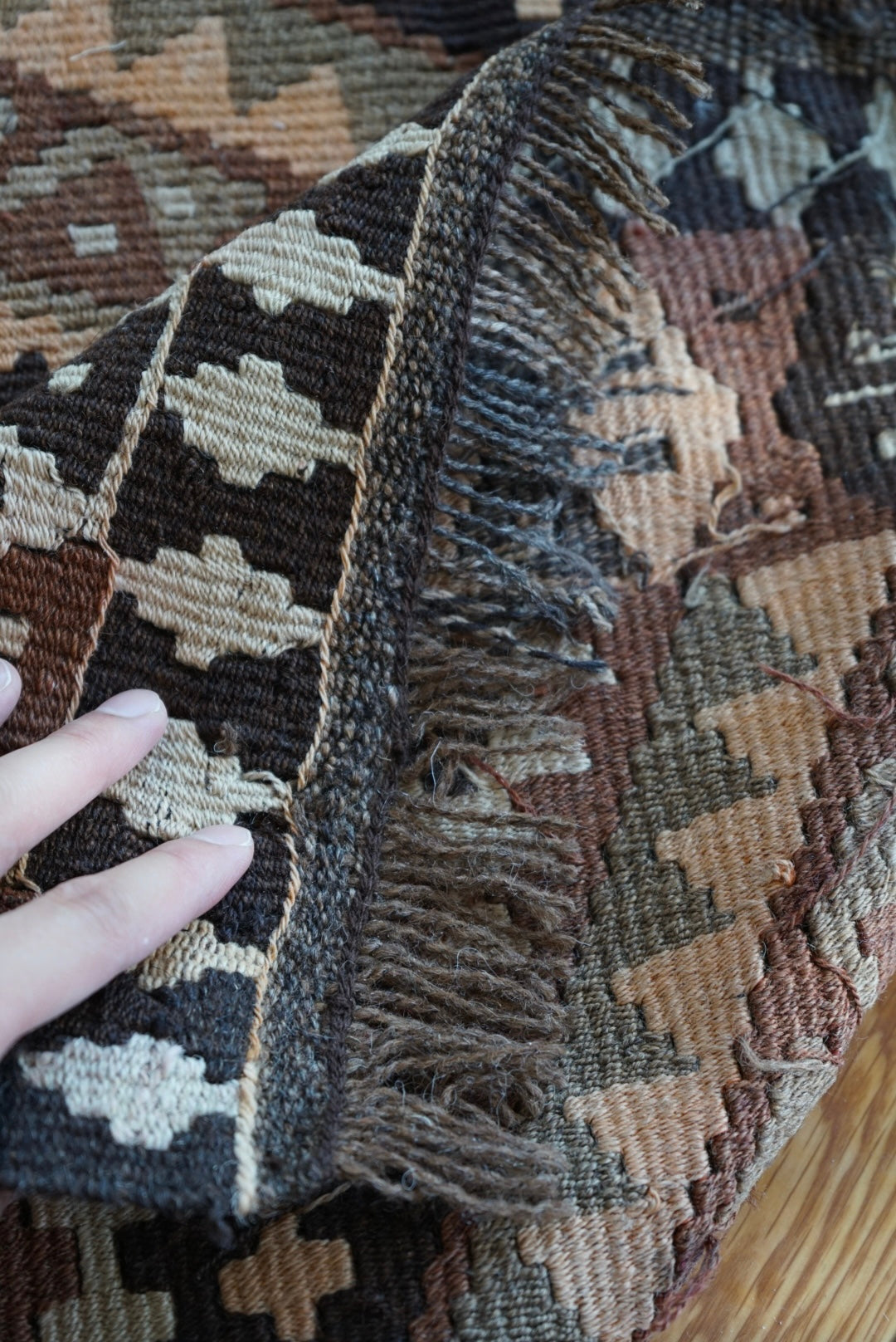 Türkiye Old Kilim Anatoria Tribal Design Brown 1960年代 132 × 79 cm No.TR25550 / 国内送料無料・羊毛手織りキリム
