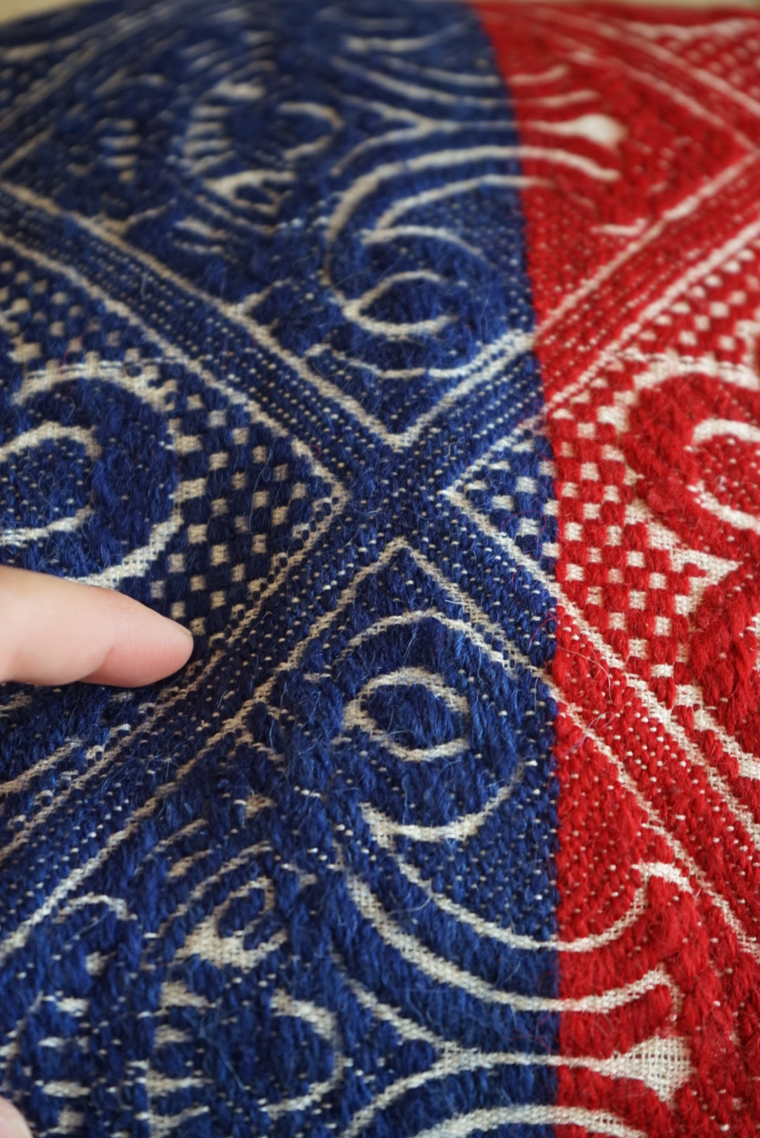 Türkiye Old Kilim Cushion Cover Bicolor Red , Blue Flower 40 × 40 cm No.TR25360