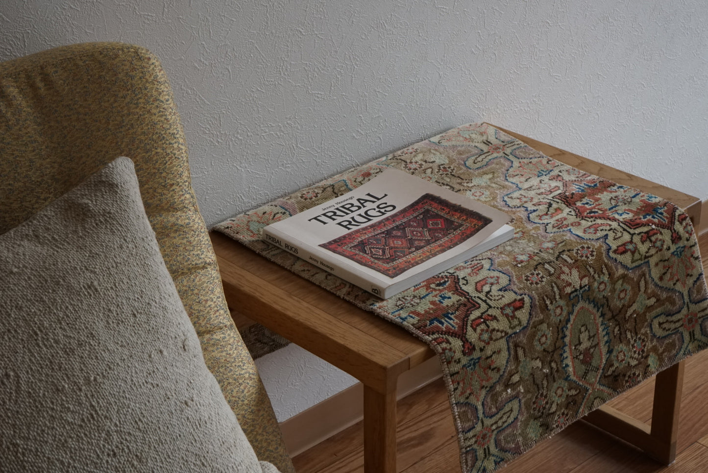 Türkiye Old Oushak Beige Flower 1970年代 71.5 × 42.5 cm No.TR25500 / 国内送料無料