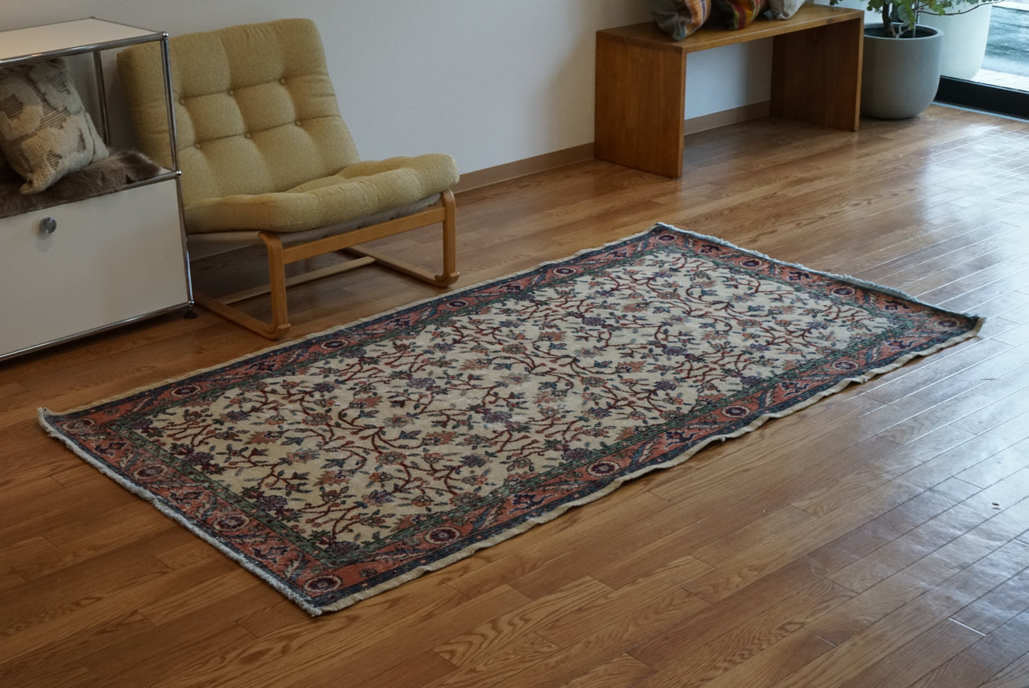 Türkiye Old Isparta Beige , Green , Salmon Pink Floral 1970年代 203 × 113 cm No.TR25438