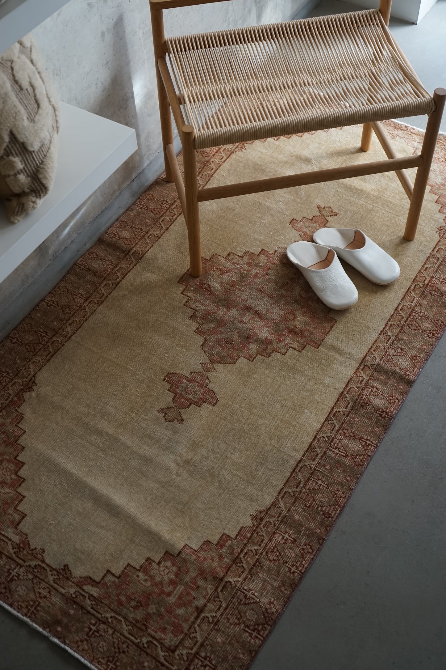 TURKEY OLD ISPARTA BEIGE MEDALION 1970年代 172 × 92 cm No.TR25200