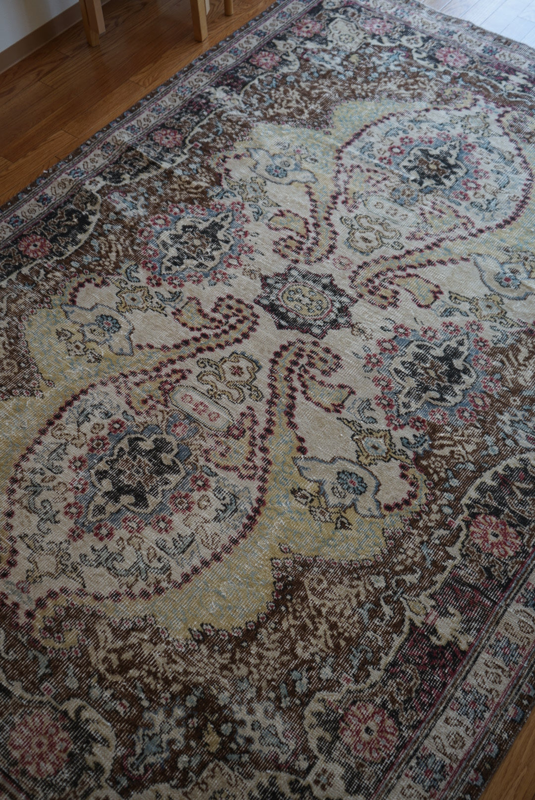Türkiye Old Oushak Flower Medallion Black Butterfly 1970年代 263 × 176 cm No.TR25402