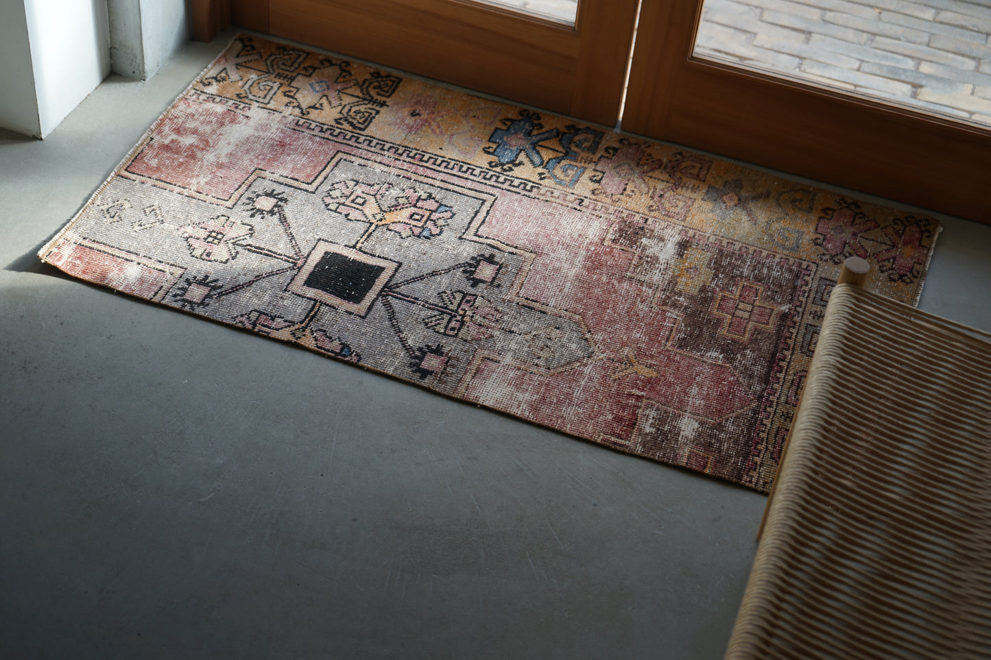 TURKEY OLD ISPARTA PINK BEIGE SMALL SIZE 1970年代 120 × 68 cm No.TR25219