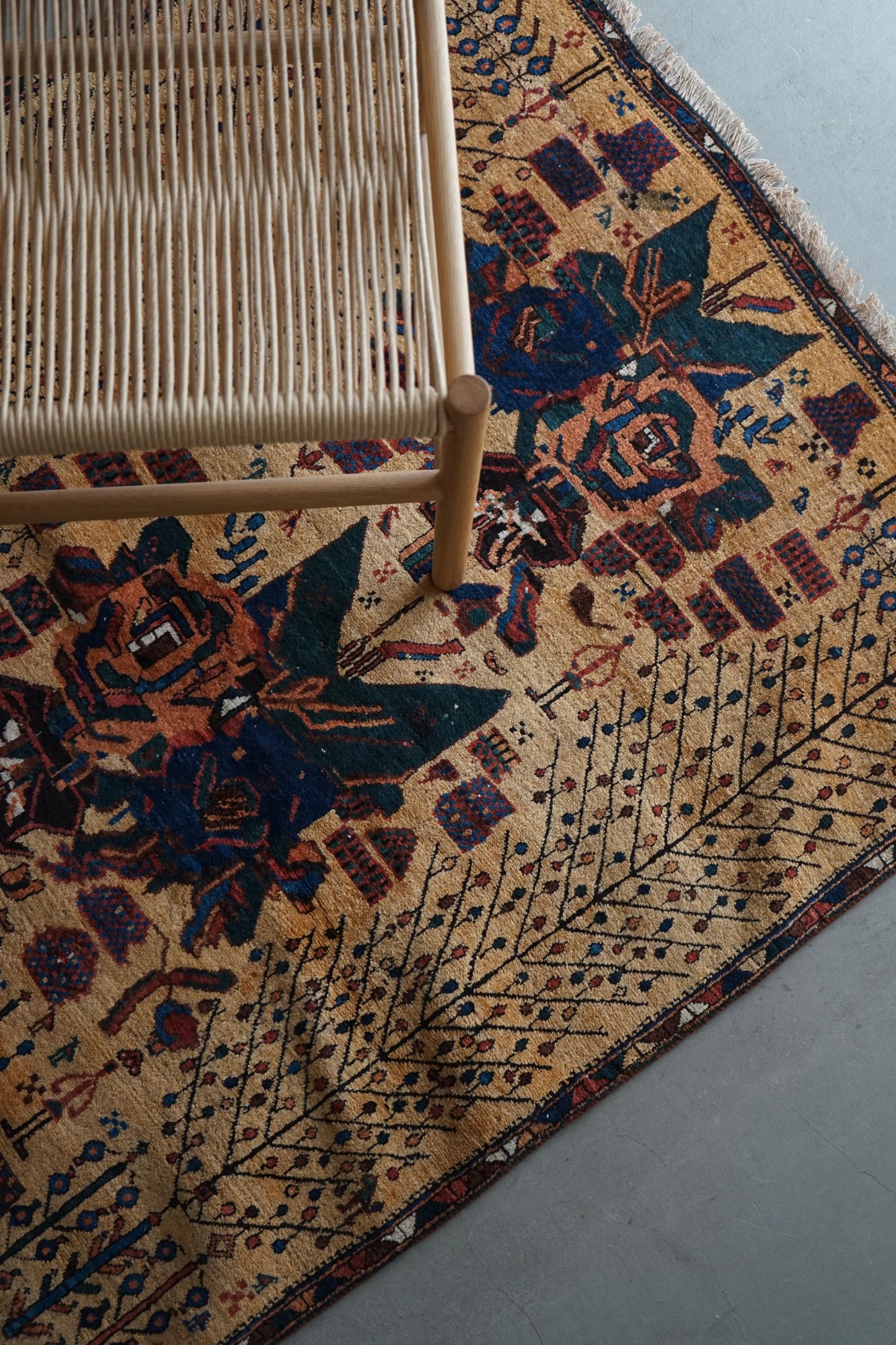 店頭販売 IRAN ANTIQUE QASHQAI SHIRAZ NEYRIZ 1770年代 114 × 129 cm