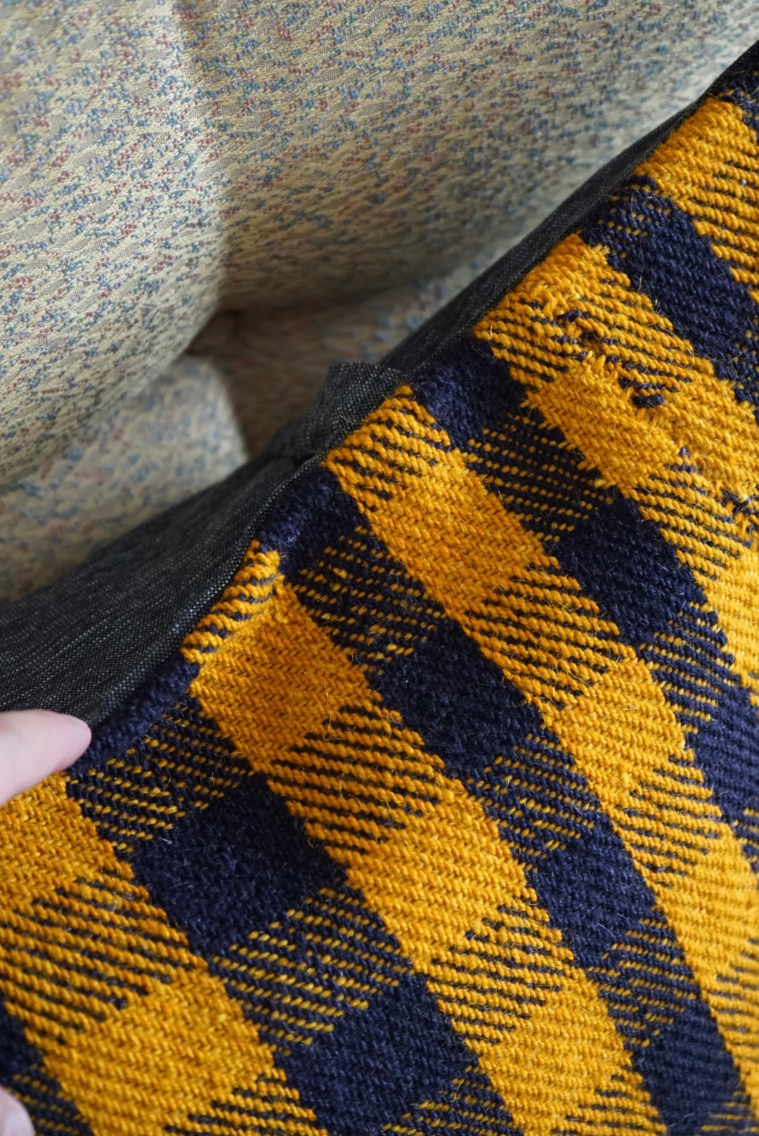 Türkiye Old Kilim Cushion Cover Yellow , Navy Checker Design 45 × 45 cm No.TR25530 / 国内送料無料・羊毛手織りキリム