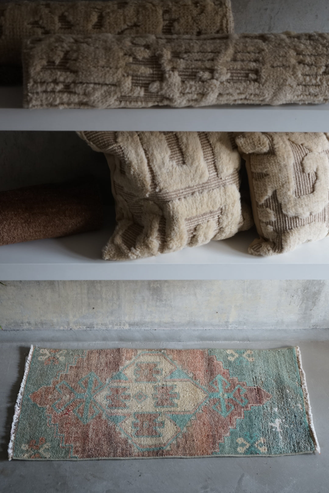 Türkiye Old Oushak Beige Blue Small size 1970年代 80 × 40 cm No.TR25243