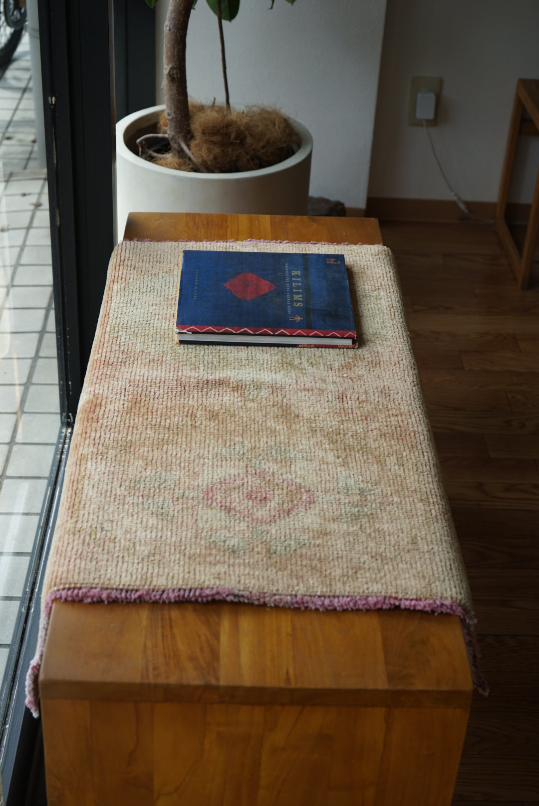 Türkiye Old Oushak Pink Medallion 1970年代 77.5 × 72 cm No.TR25413