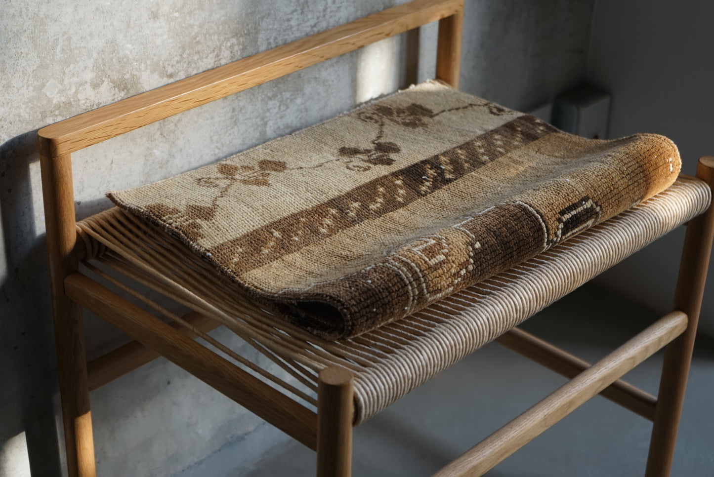 Türkiye Old Isparta Milk Coffee Color Small size 1980年代 115 × 47 cm No.TR25240