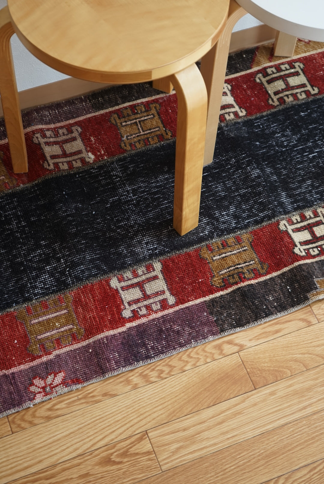 Türkiye Old Oushak Black , Red Patchwork Runner 1970年代 109 × 61.5 cm No.TR25421