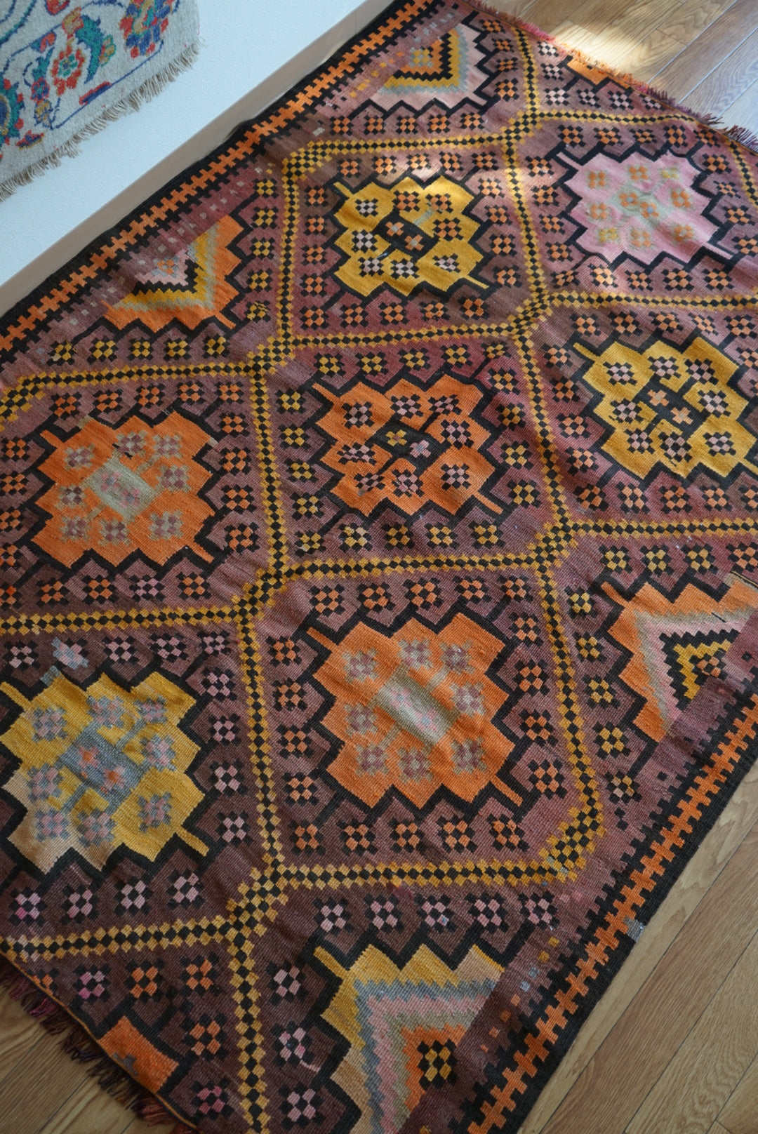 Türkiye Old Kilim Kars Tribal Design Purple 1970年代 180.5 × 135 cm No.TR25548 / 国内送料無料・羊毛手織りキリム