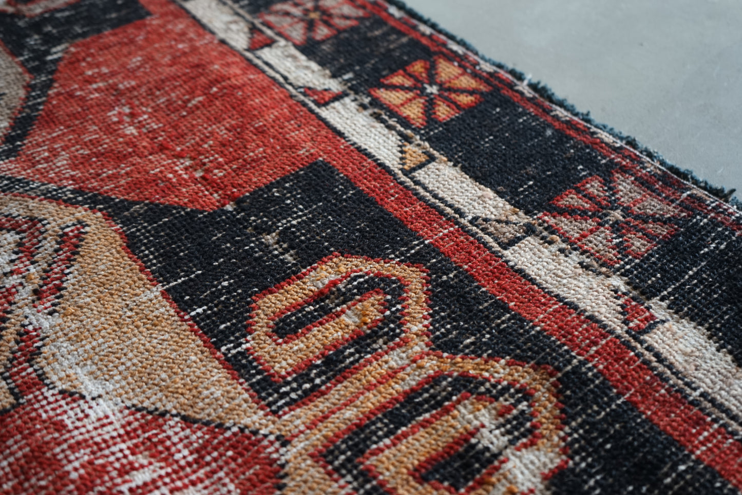 Türkiye Old Oushak Red Small Size 1970年代 103.5 × 102.5 cm No.TR25222