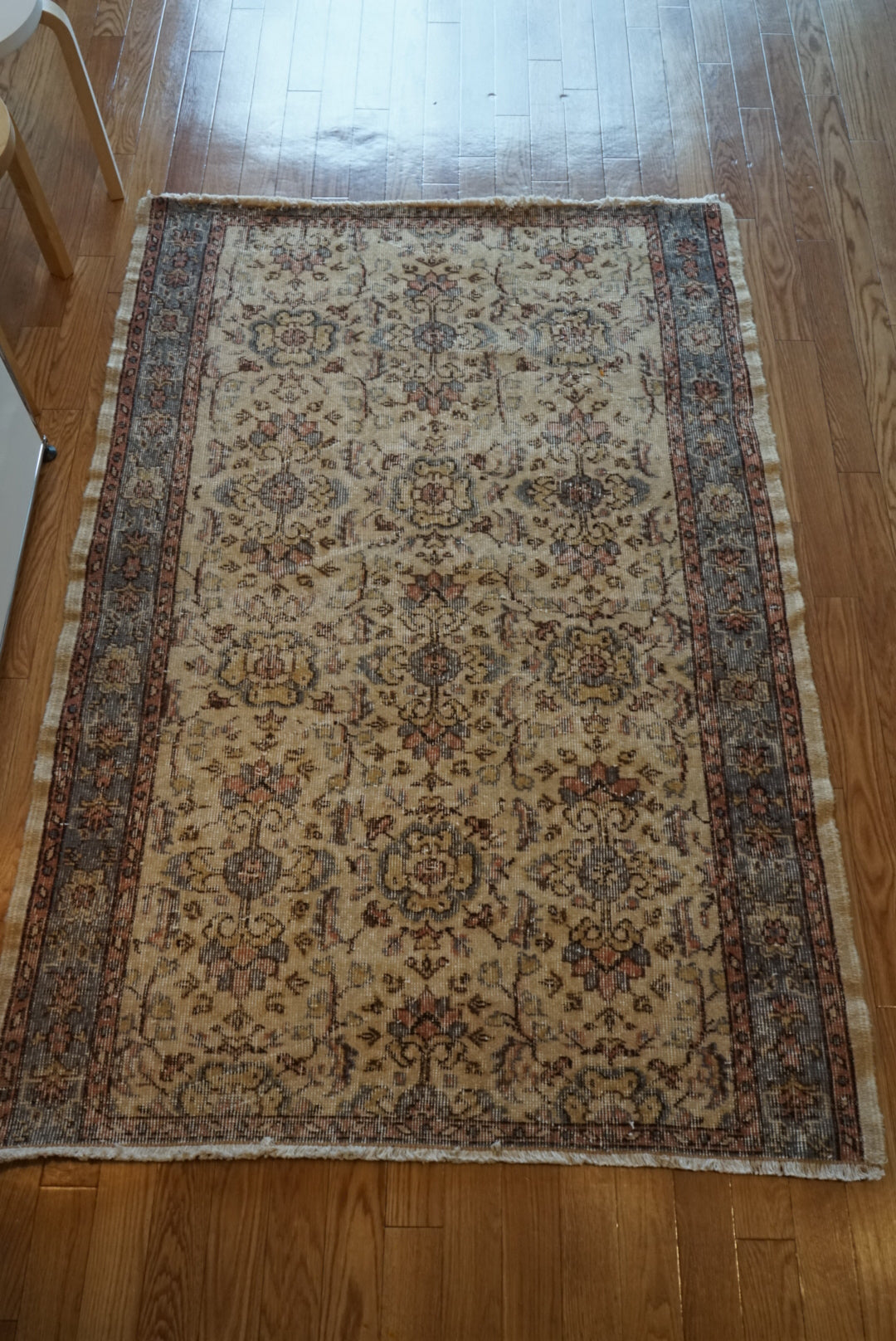Türkiye Old Isparta Beige , Glay , Botanical 1970年代 176 × 119 cm No.TR25453