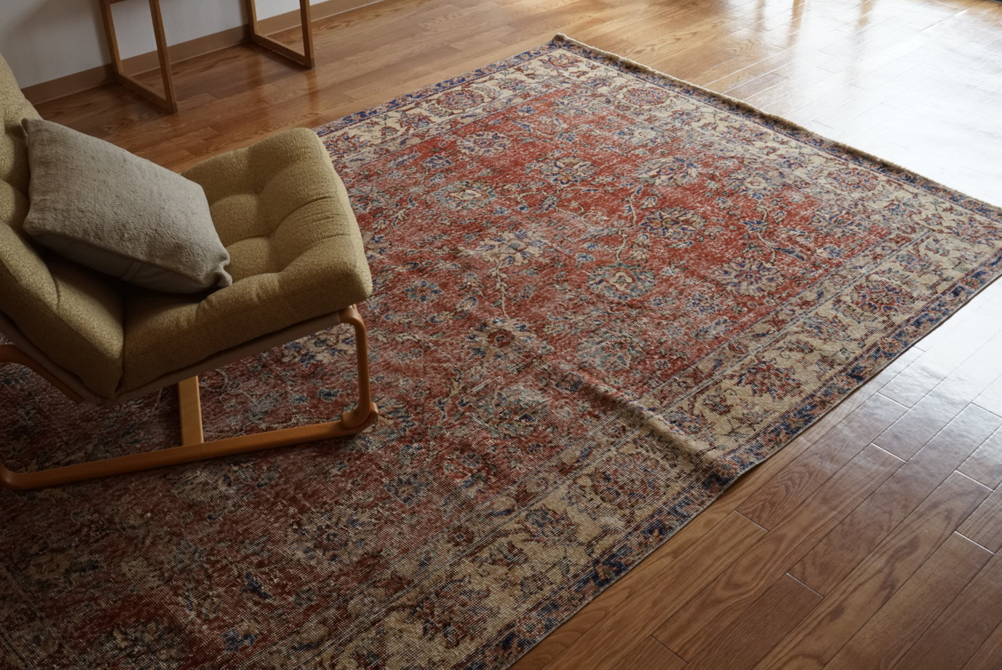 Türkiye Old Isparta Red , Blue Flower Medallion 1970年代 272.5 × 176.5 cm No.TR25508 / 国内送料無料・羊毛手織り絨毯