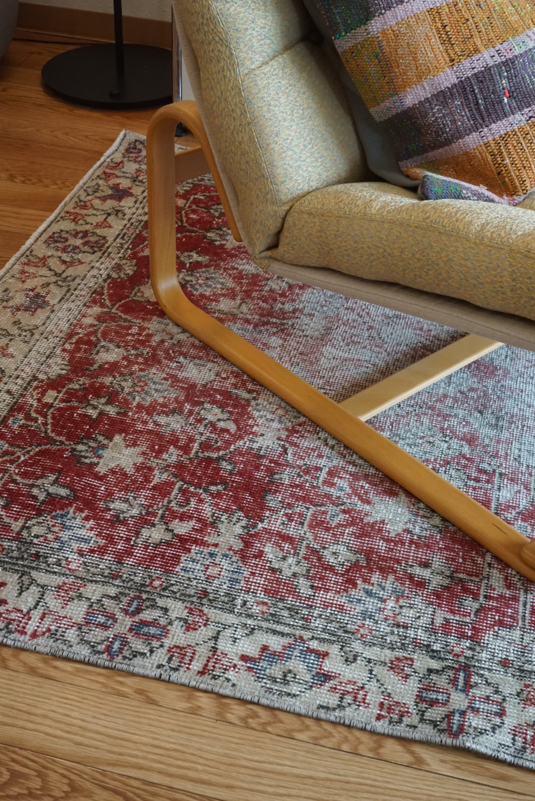 Türkiye Old Isparta Red Floral 1970年代 195 × 107.5 cm No.TR25447 / 国内送料無料
