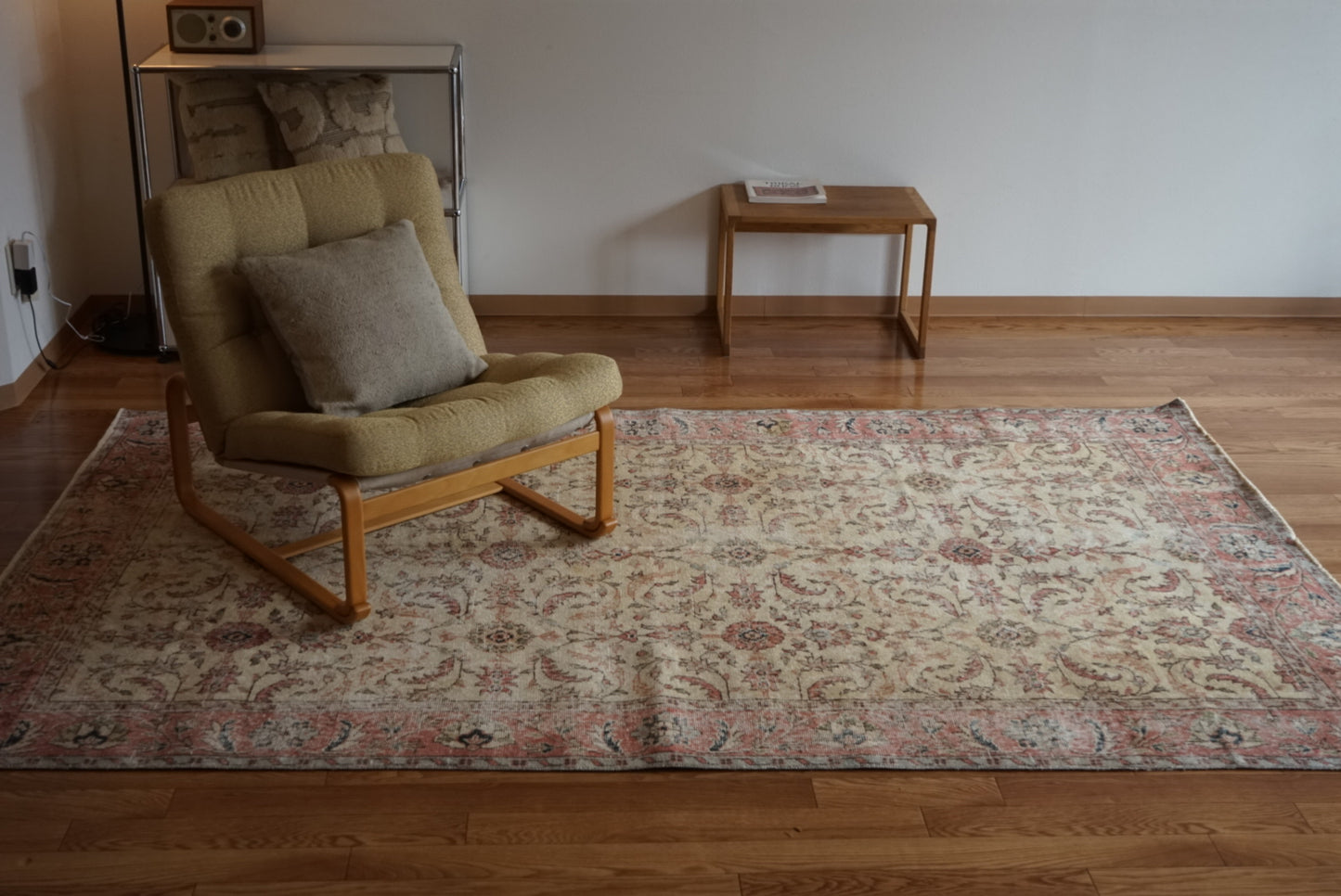 Türkiye Old Isparta Floral Pink , Beige 1970年代 250 × 154 cm No.TR25496 / 国内送料無料