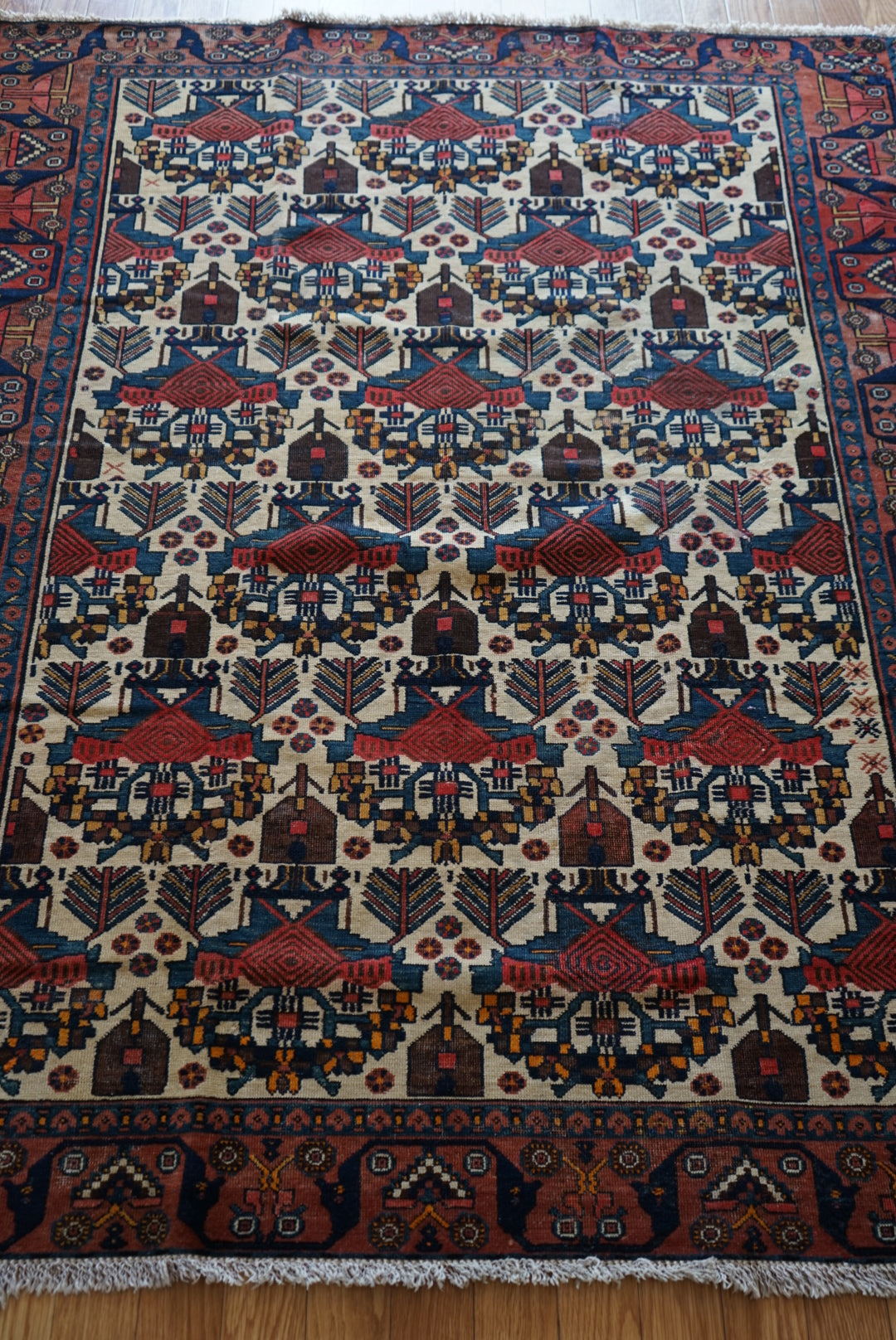 店頭販売 IRAN ANTIQUE BAKHTIARI GAVAN BUSHES
1870年代 185.5 × 146 cm