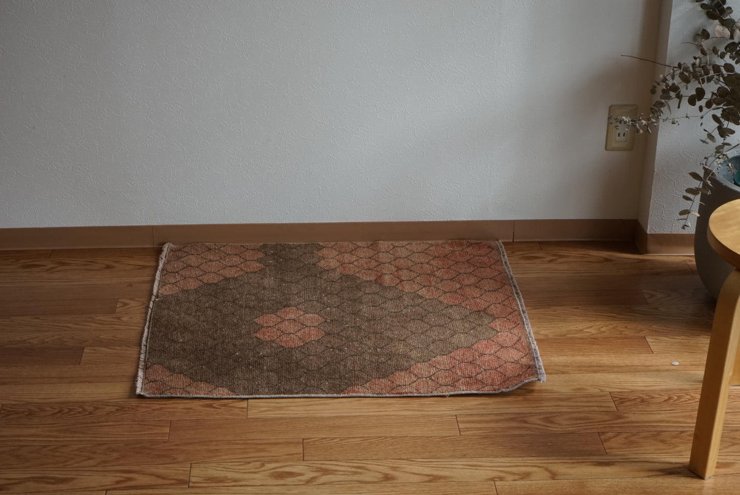 Türkiye Old Oushak Pink , Glay Diamond Hexagon 1970年代 84 × 73 cm No.TR25497 / 国内送料無料