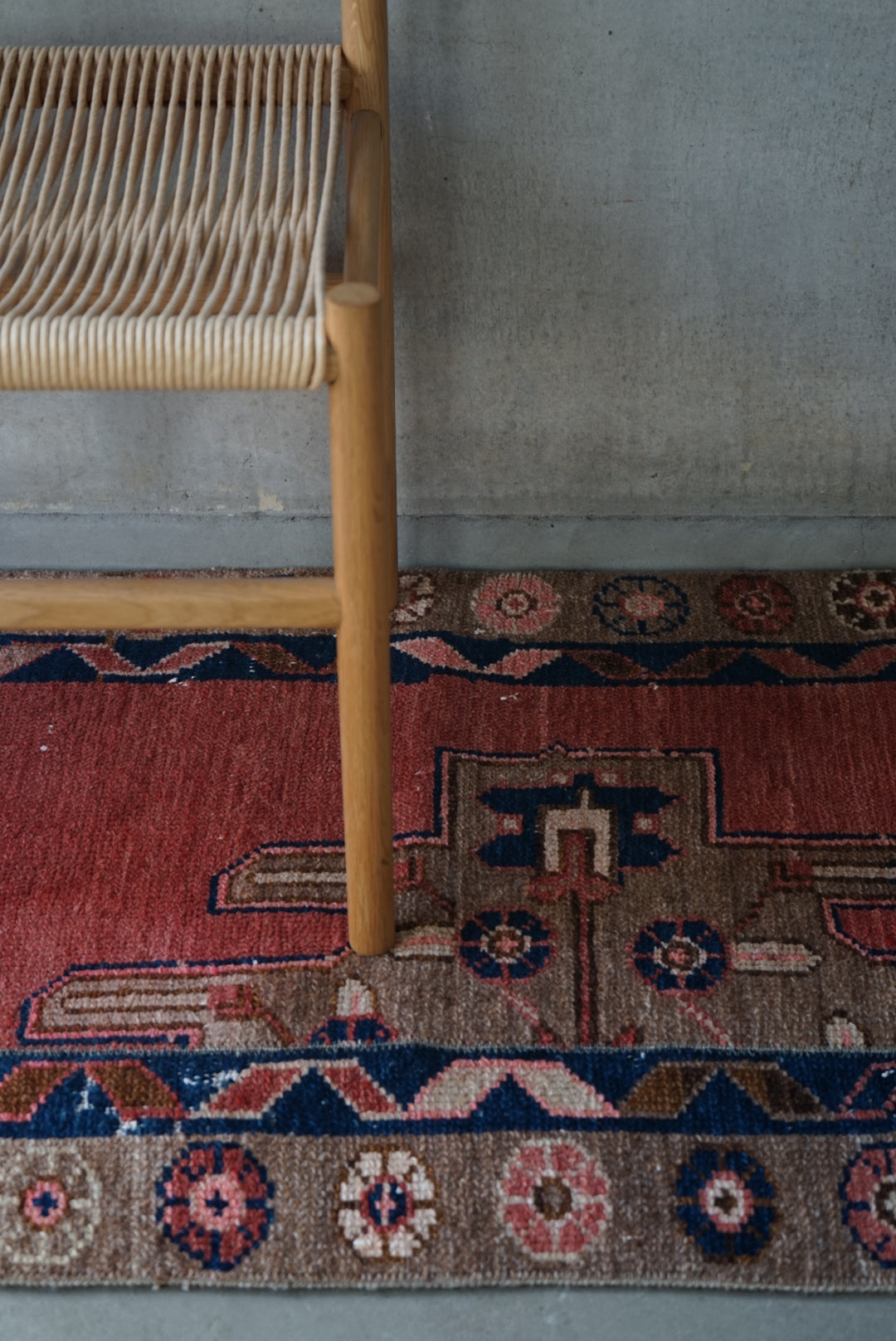 Türkiye Old Oushak Salmon Pink , Navy Runner 1970年代 133.5 × 68 cm No.TR25295