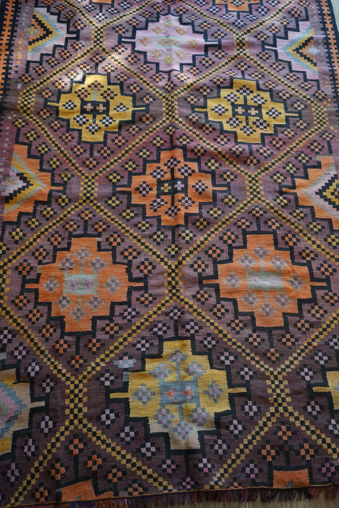 Türkiye Old Kilim Kars Tribal Design Purple 1970年代 180.5 × 135 cm No.TR25548 / 国内送料無料・羊毛手織りキリム
