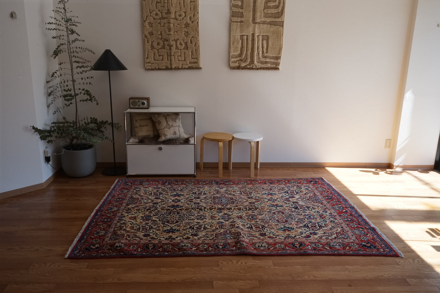 店頭販売 Iran Antique Esfahan 1840年代 231 × 157 cm / 国内送料無料・羊毛手織り絨毯