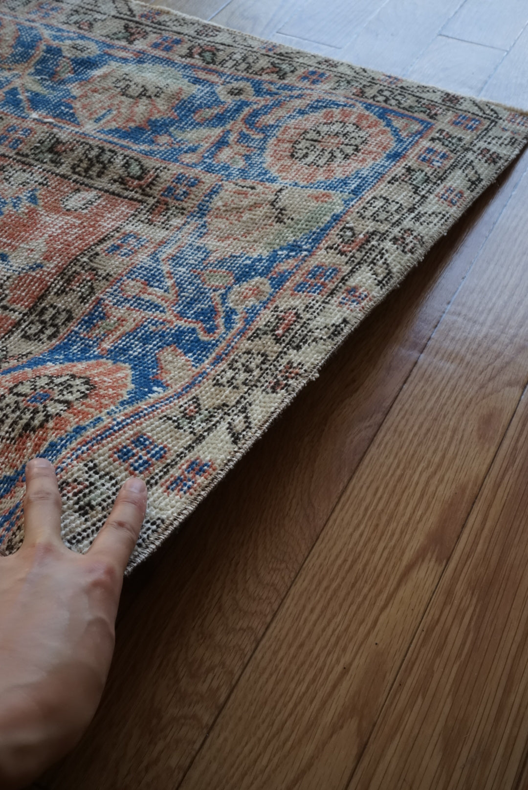 Türkiye Old Isparta Scarlet , Blue 1970年代 271.5 × 164 cm No.TR25507 / 国内送料無料・羊毛手織り絨毯