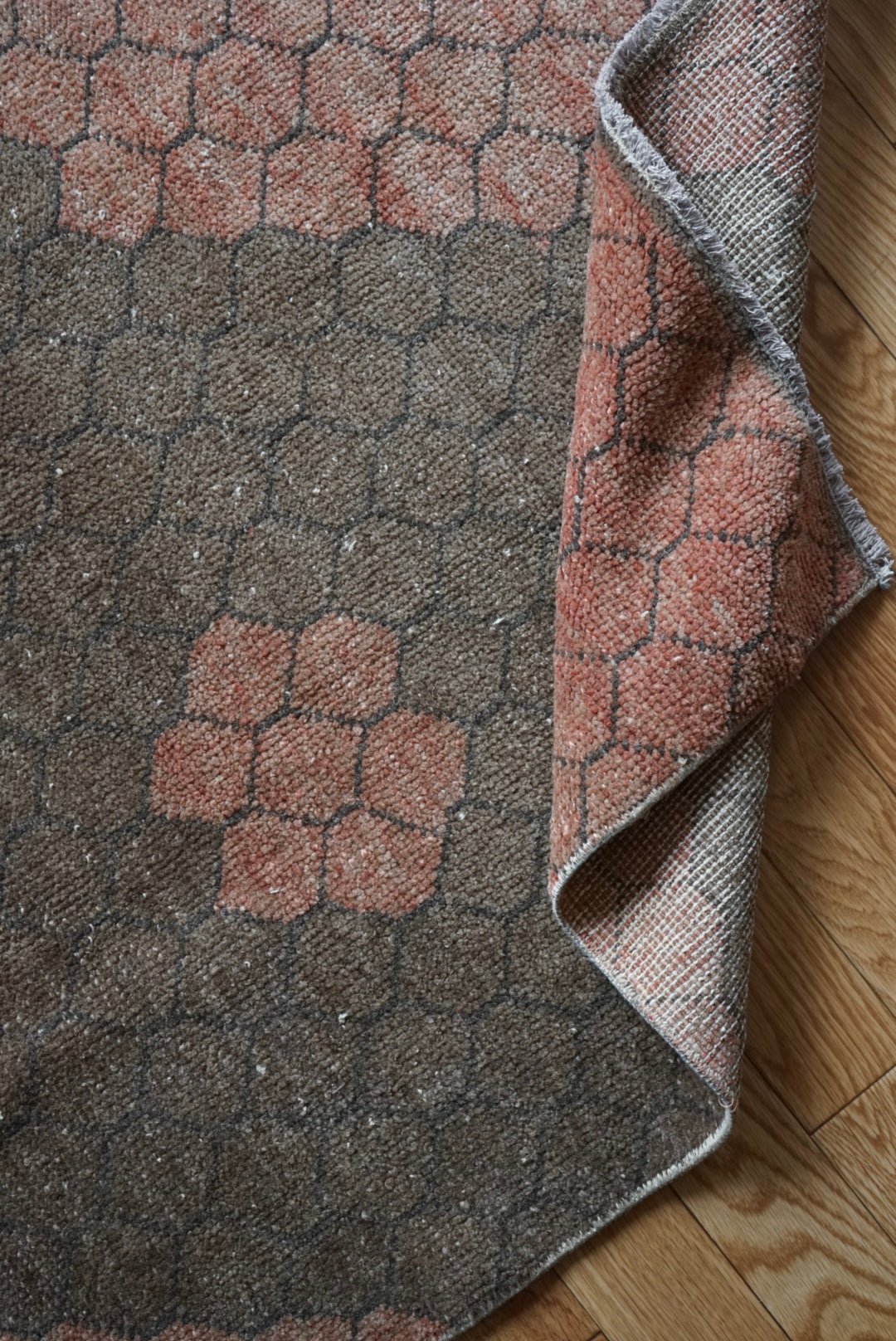Türkiye Old Oushak Pink , Glay Diamond Hexagon 1970年代 84 × 73 cm No.TR25497 / 国内送料無料