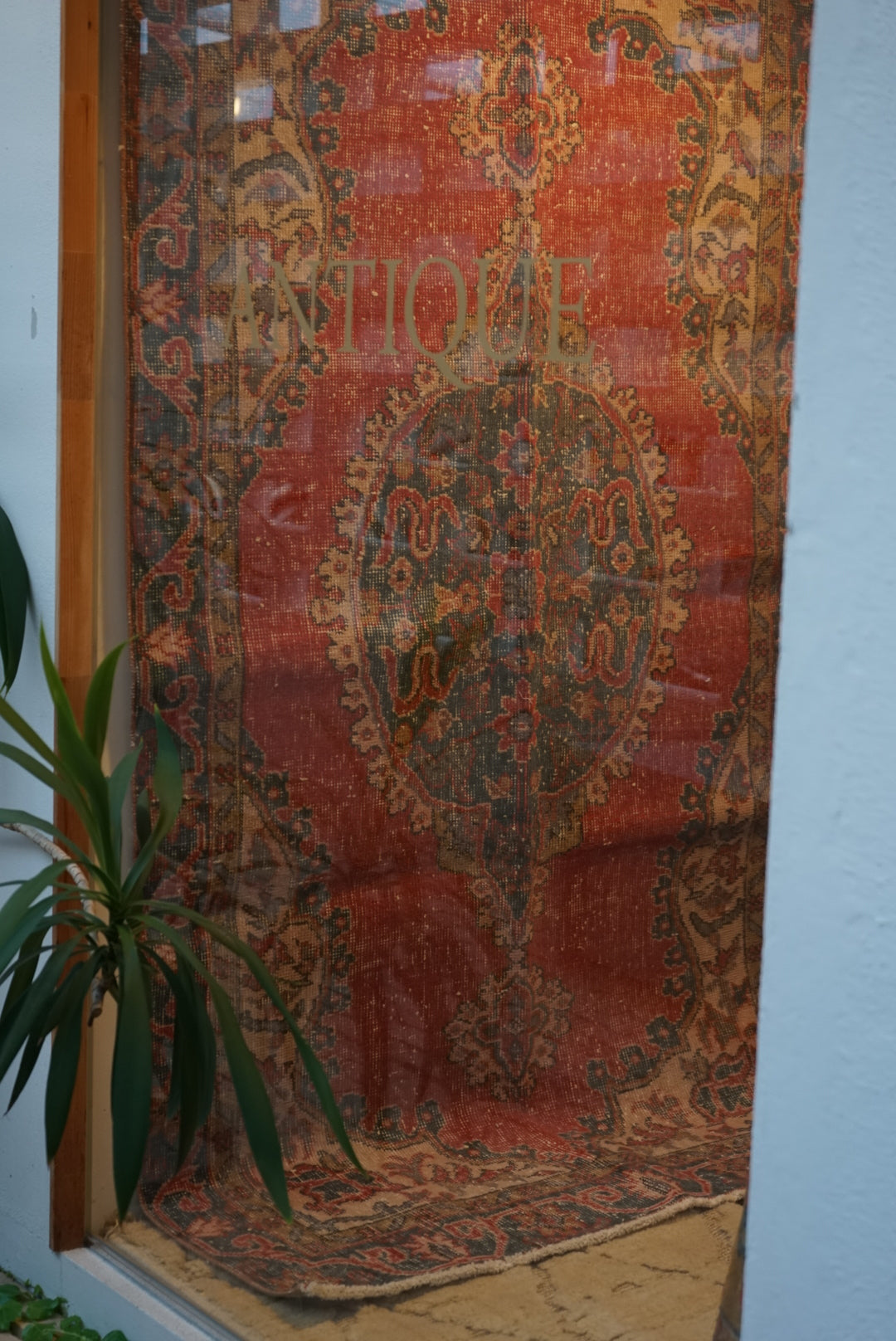 TURKEY OLD ISPARTA RED 1970年代 198 × 109 cm No.TR25143