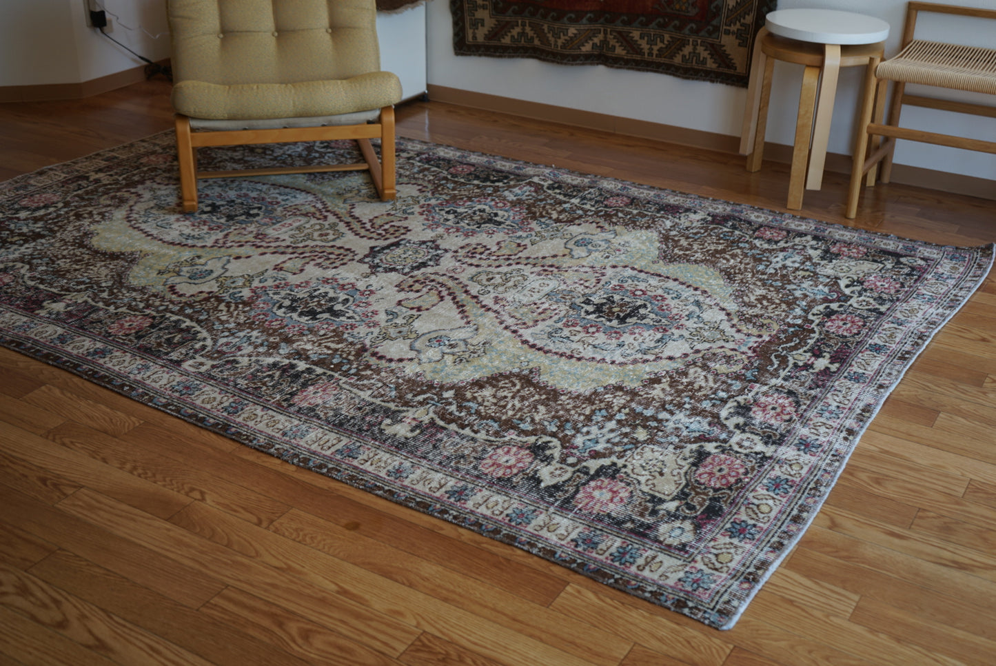 Türkiye Old Oushak Flower Medallion Black Butterfly 1970年代 263 × 176 cm No.TR25402