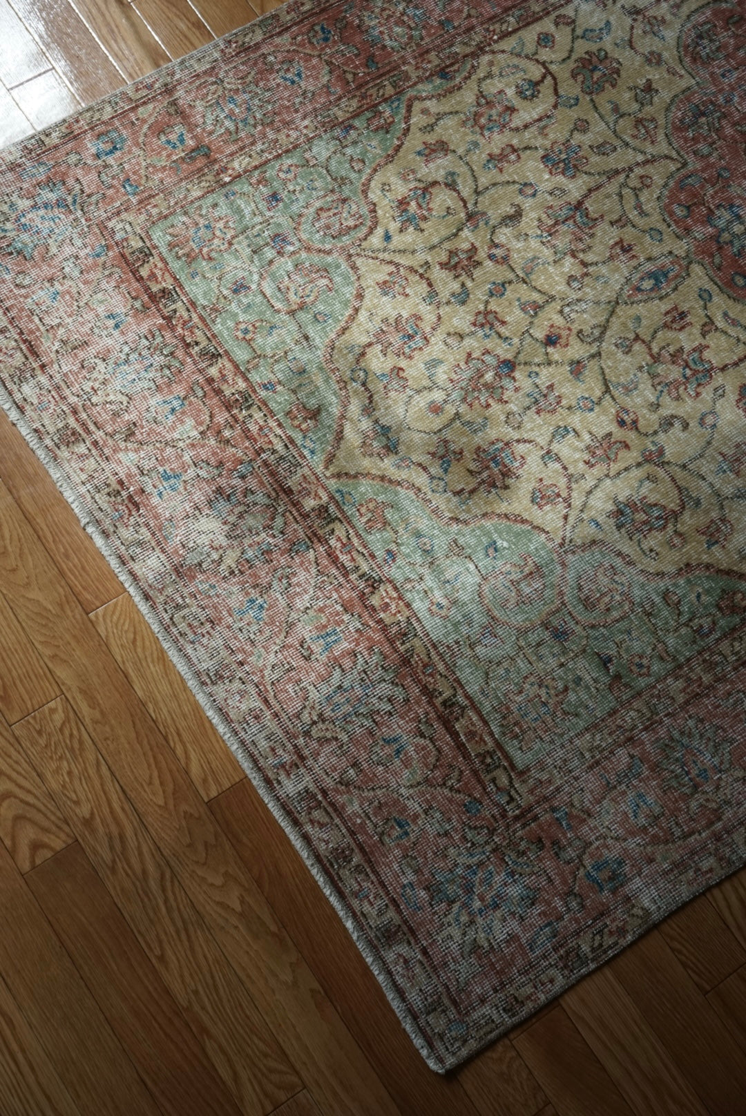 Türkiye Old Isparta Beige , Red , Green Medallion 1960年代 244 × 142 cm No.TR25455