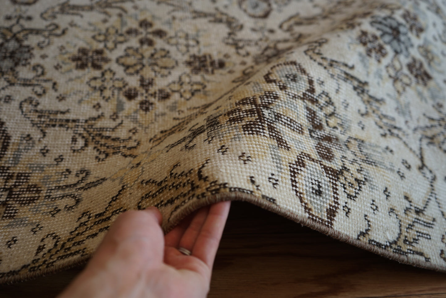 Türkiye Old Isparta Beige , Blue Floral 1970年代 191.5 × 116 cm No.TR25407