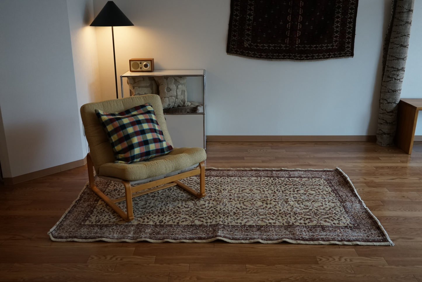 Türkiye Old Isparta Beige ,  Azuki Color Flower 1970年代 198.5 × 117 cm No.TR25519 / 国内送料無料・羊毛手織り絨毯