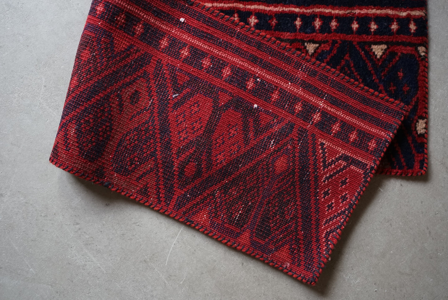 IRAN ANTIQUE SHIRAZ RUNNER
1880年代 106 × 31 cm