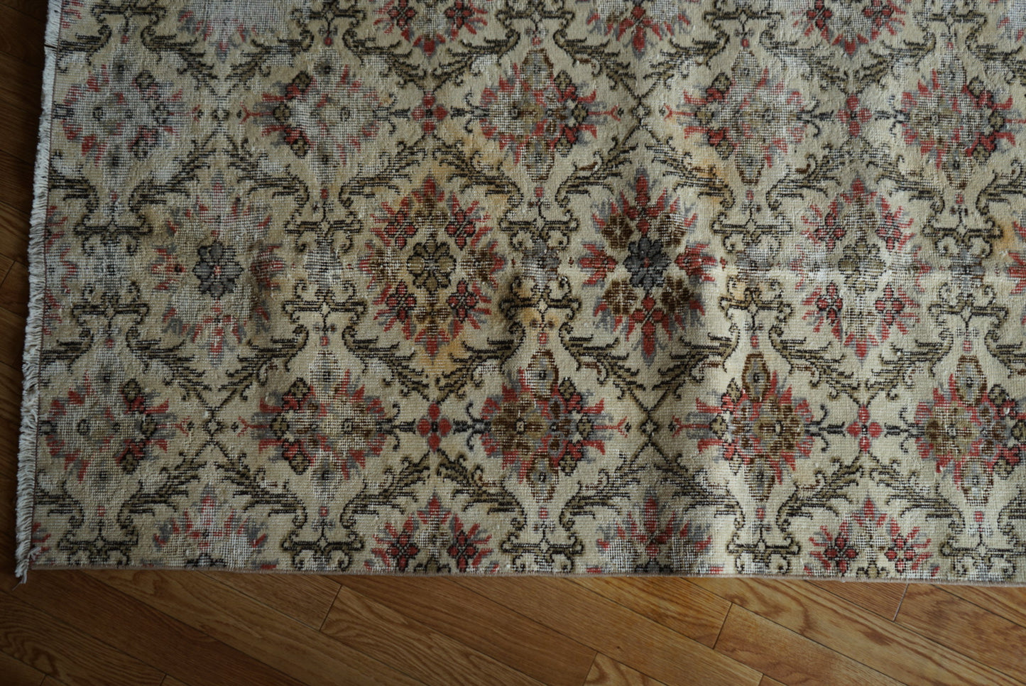 Türkiye Old Isparta Cream , Scarlet Color Flower 1970年代 194 × 95 cm No.TR25520 / 国内送料無料・羊毛手織り絨毯